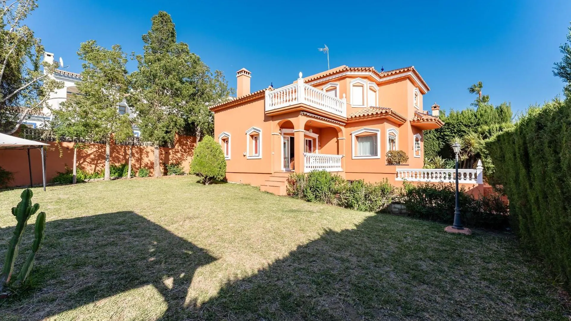 Casa En Entorno De Tranquilidad contacts